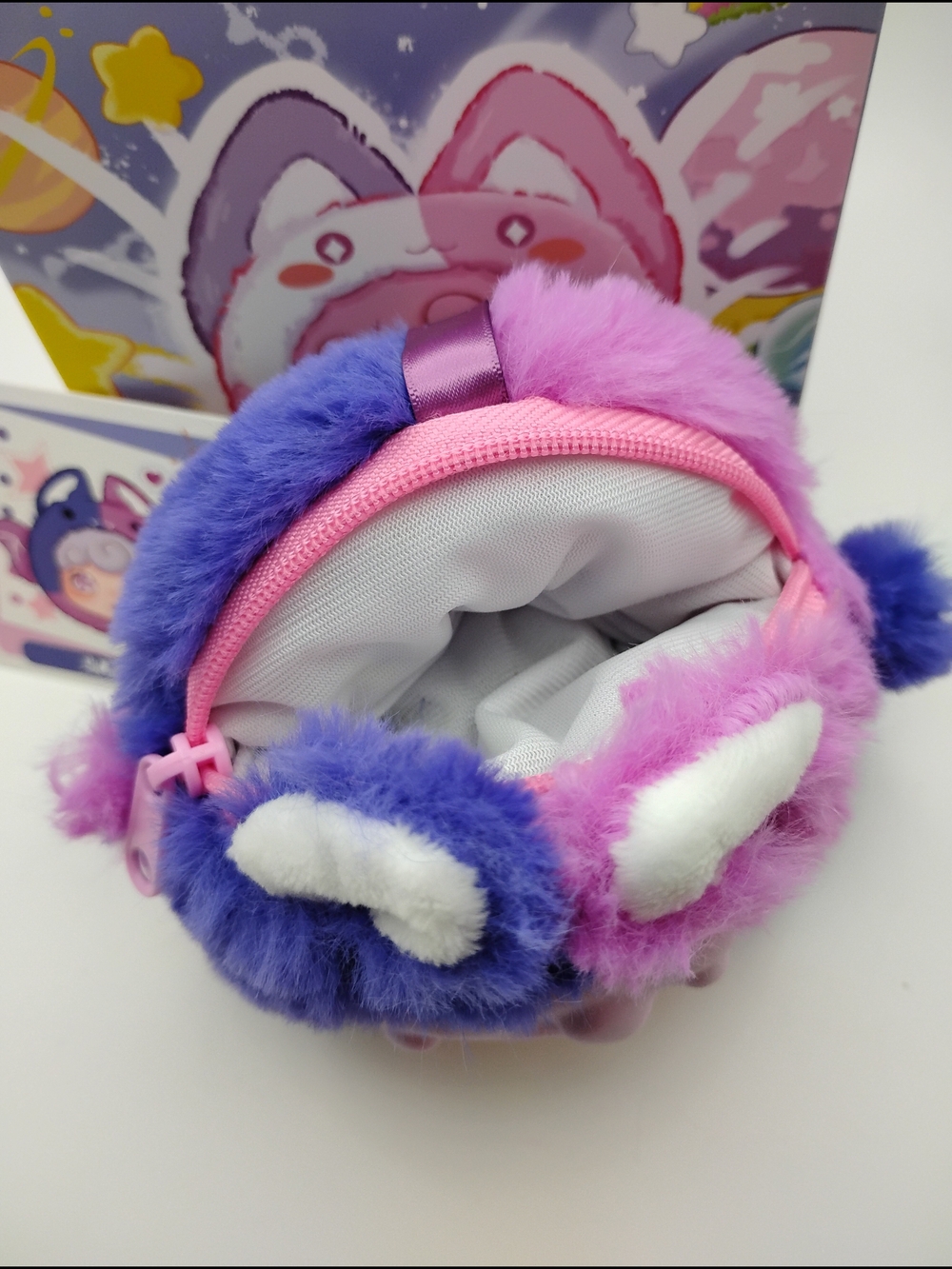 Domi Pin Pin World Keychain Pouch - Picture 3 of 3